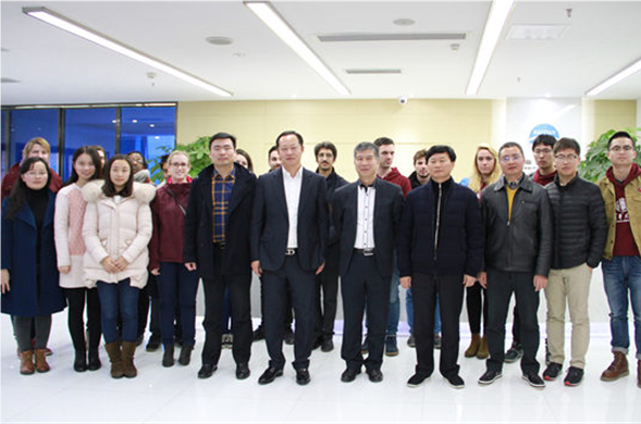 清华大学左剑恶教授携欧美留学生到博天堂集团互换进建